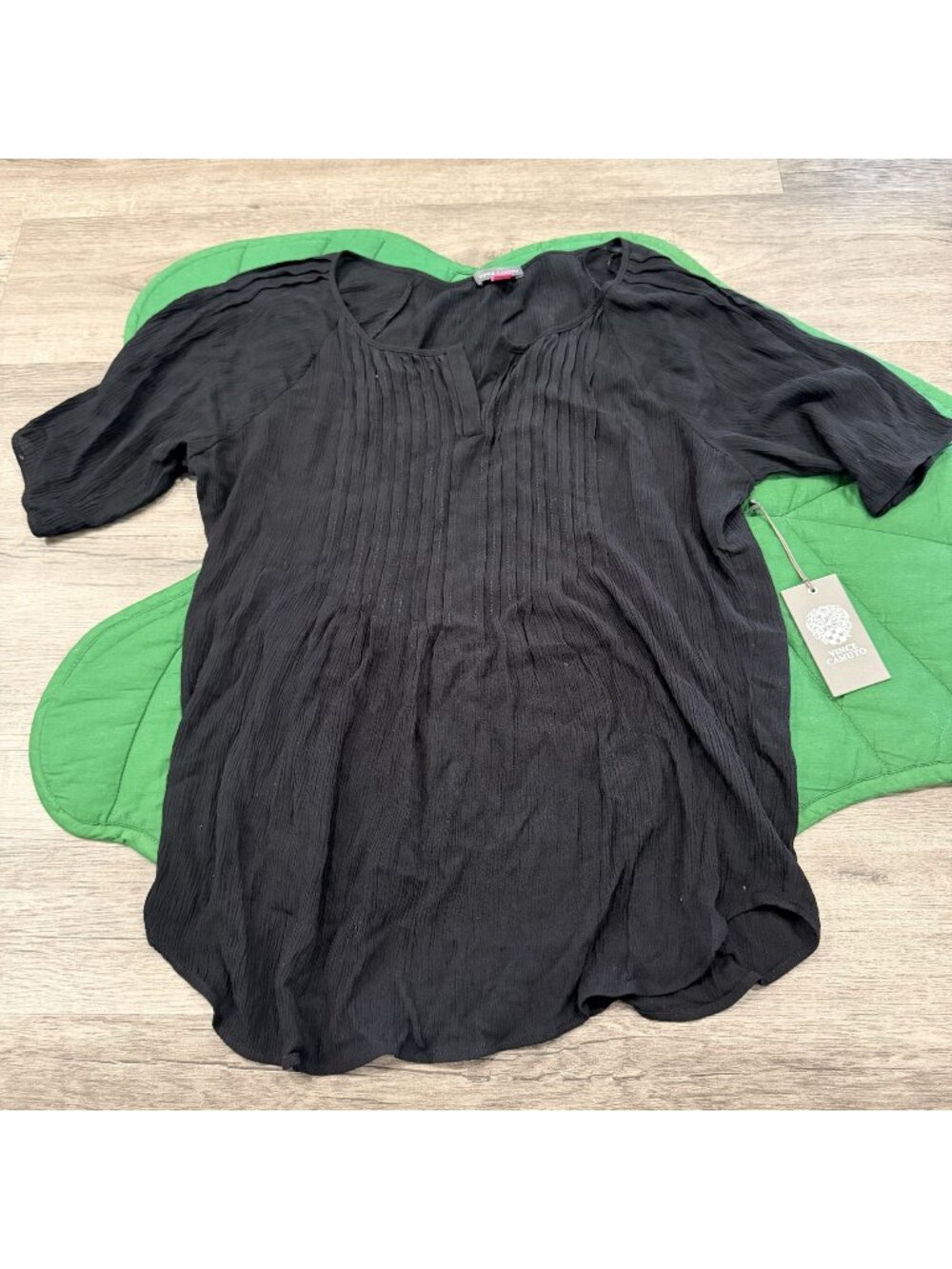 Vince Camuto Womens Small Rich Black Pintuck Split Neck Short Sleeve Blouse NWT